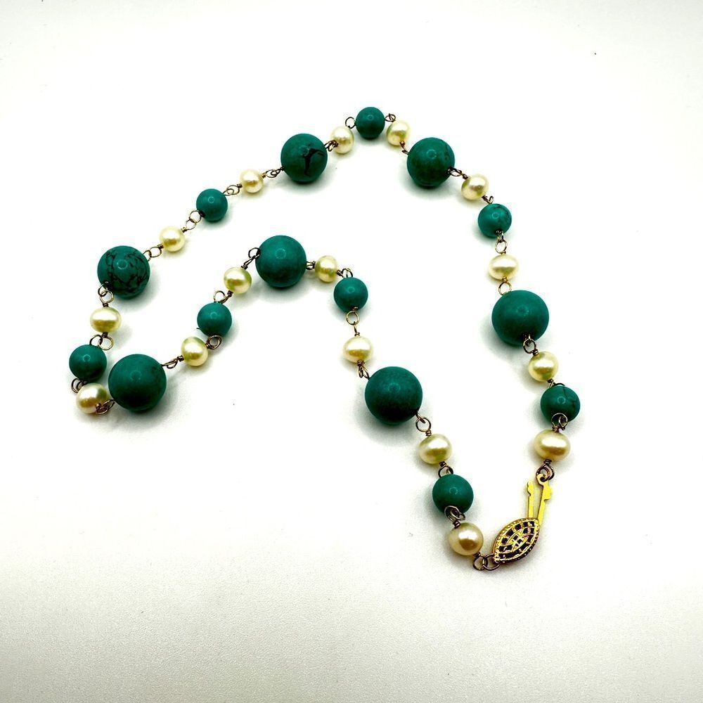 16" Stunning pearl and howlite beaded necklace!